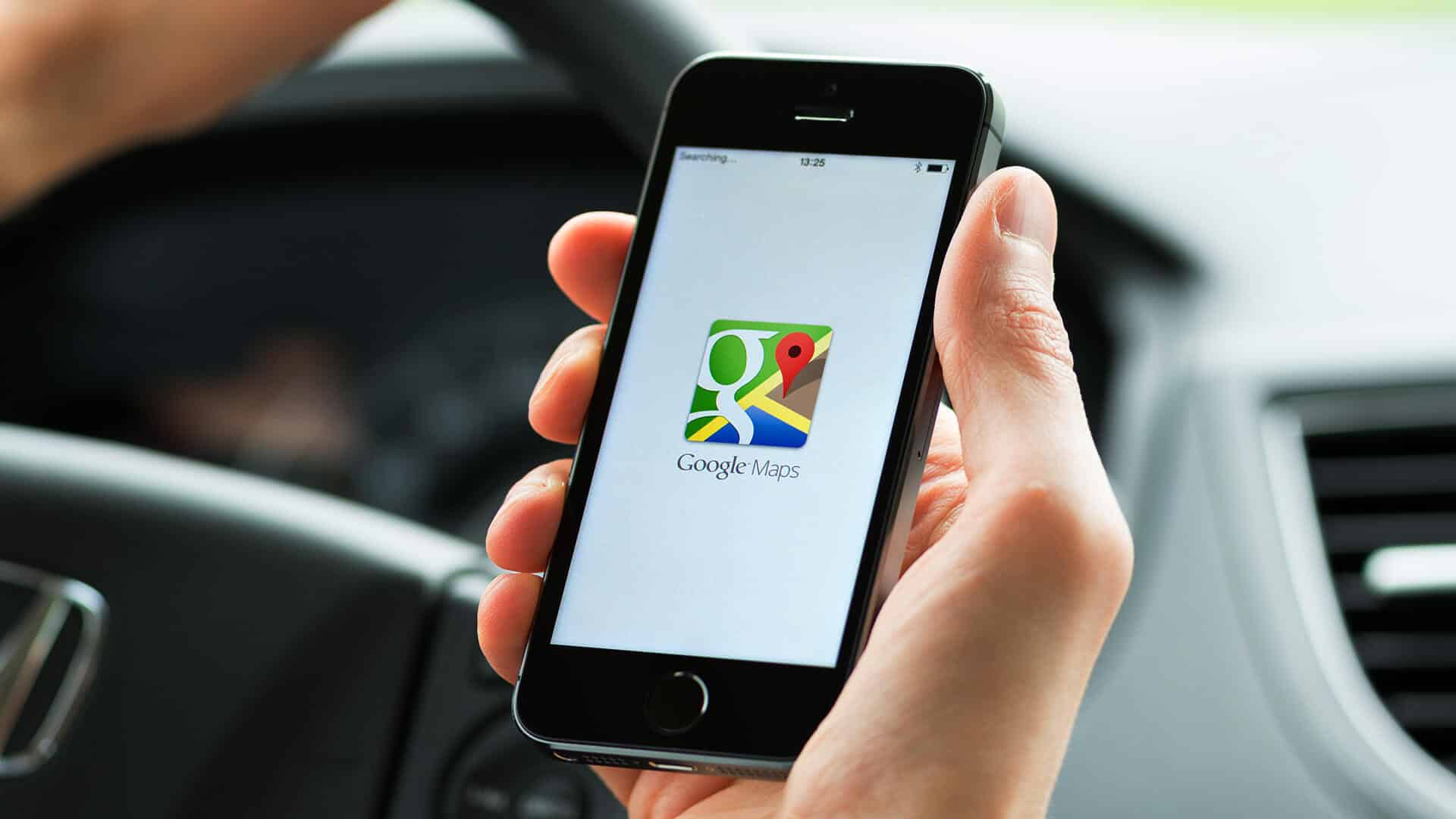 Buka-aplikasi-Google-Maps-di-smartphone-atau-melalui-desktop